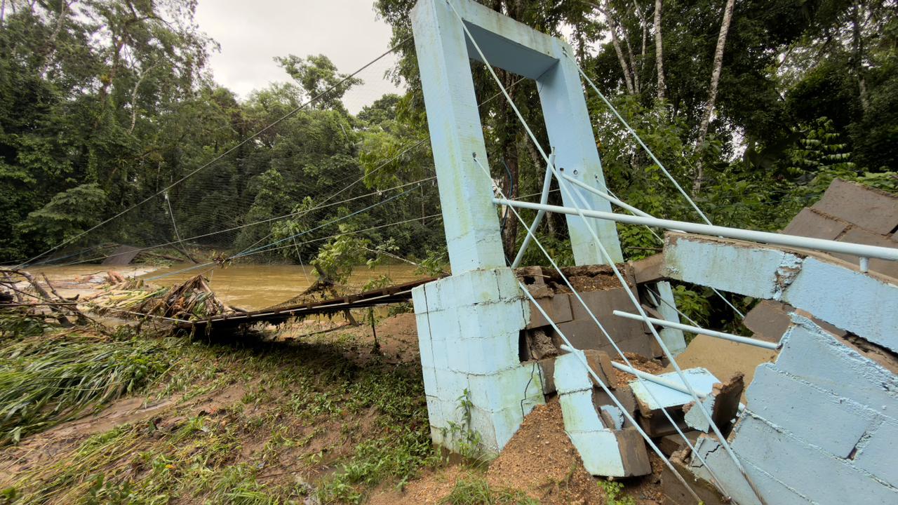 Temporal em Ubatuba supera média de fevereiro, provoca deslizamentos e arrasta ponte