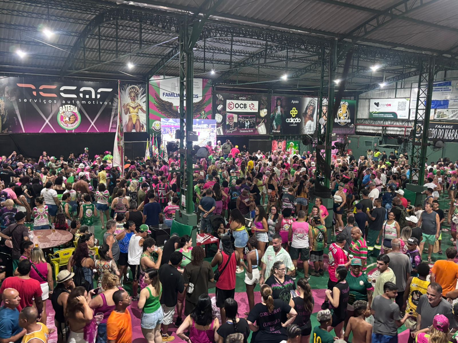 Campeãs do Santos Carnaval 2026 fazem festa no Marapé e na Areia Branca; VÍDEO
