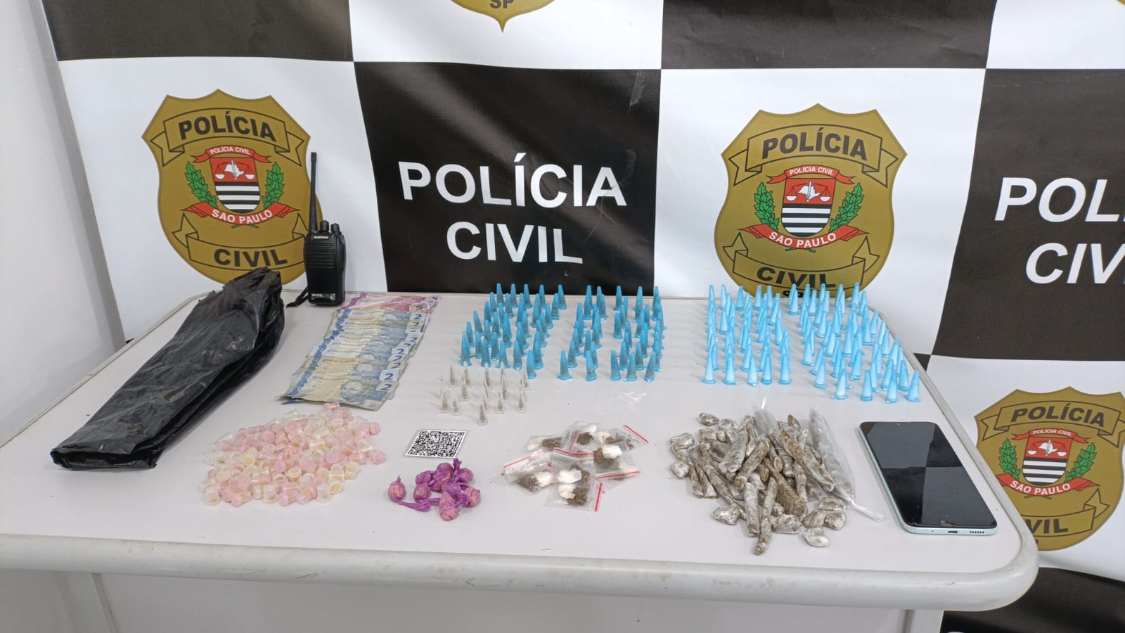 Responsável por ponto de tráfico é preso com mais de 370 porções de drogas em São Vicente