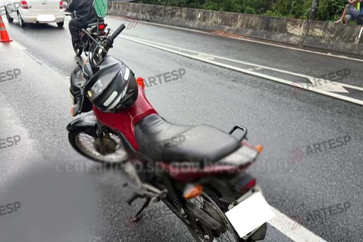 Motociclista morre após ser atropelado por carro e caminhão em Cubatão