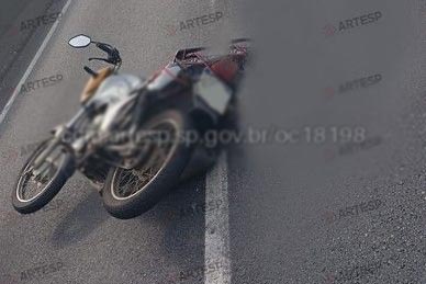 Motociclista morre após tombar em rodovia e ser atropelado por carreta em Cubatão