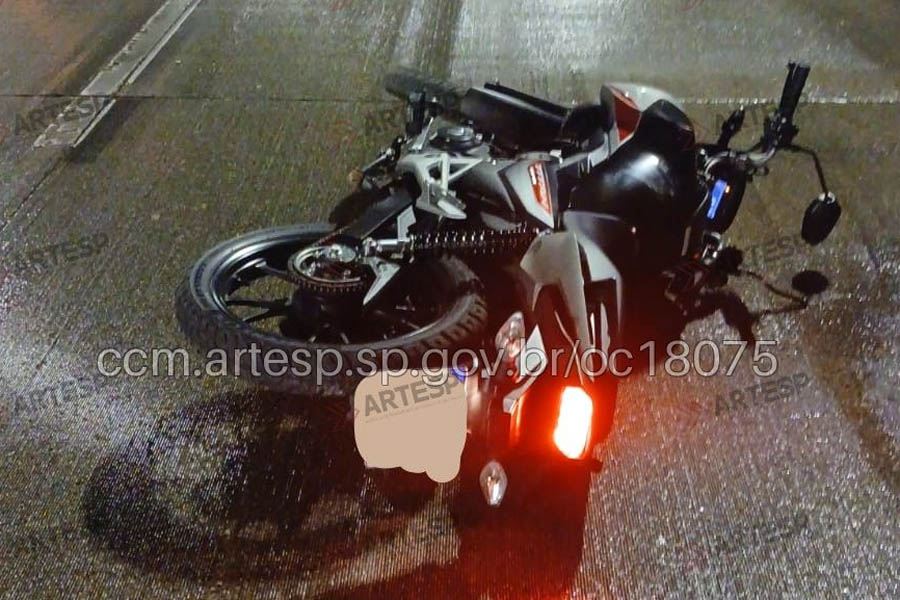 Motociclista fica em estado grave após se chocar contra hidrante na Rodovia dos Imigrantes
