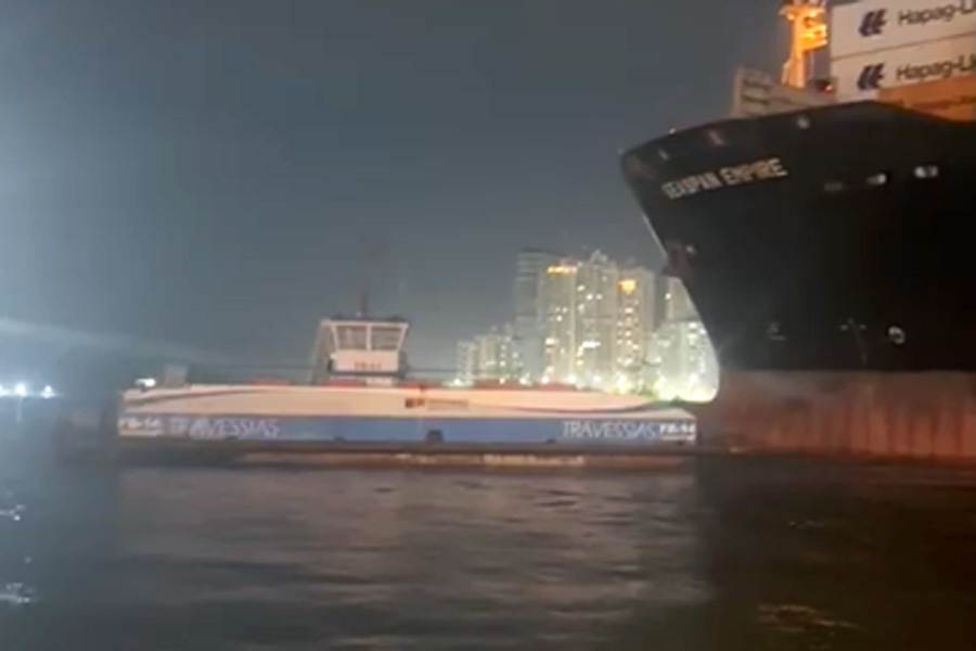 Capitania dos Portos abre inquérito para apurar acidente envolvendo navio e duas balsas em Santos