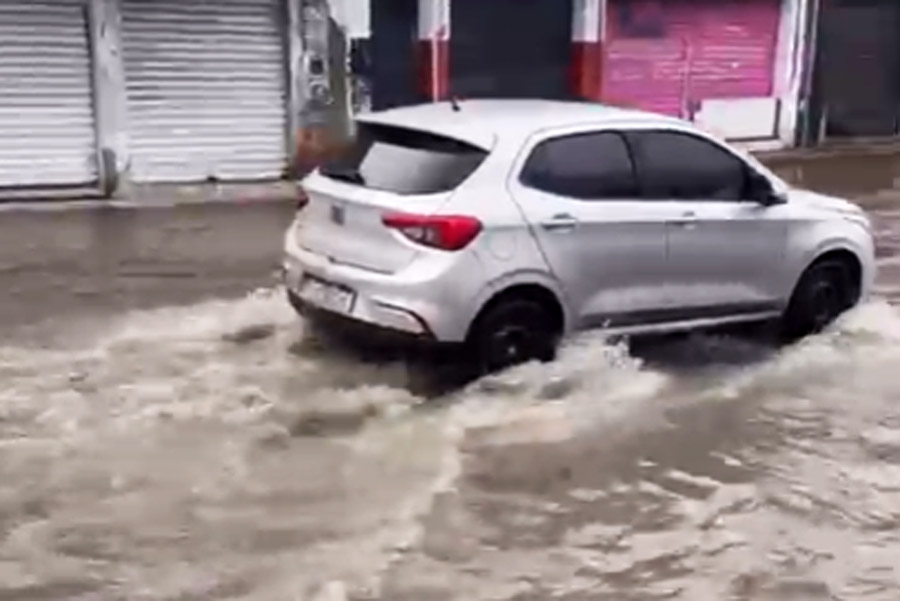 Fortes chuvas causam diversos pontos de alagamentos em cidades da região; VÍDEO
