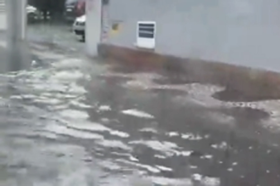 Fortes chuvas atingem a Baixada Santista e causam alagamentos; VÍDEOS