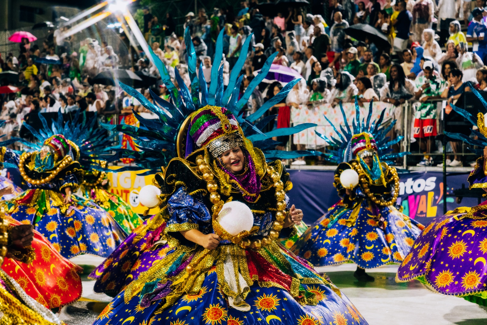 Amazonense leva feitiços, mitos e saber ancestral à avenida em desfile de encantamentos