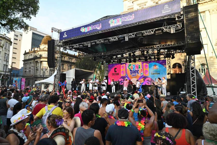 CarnaCentro 2026 une folia das bandas e campeãs do Carnaval santista