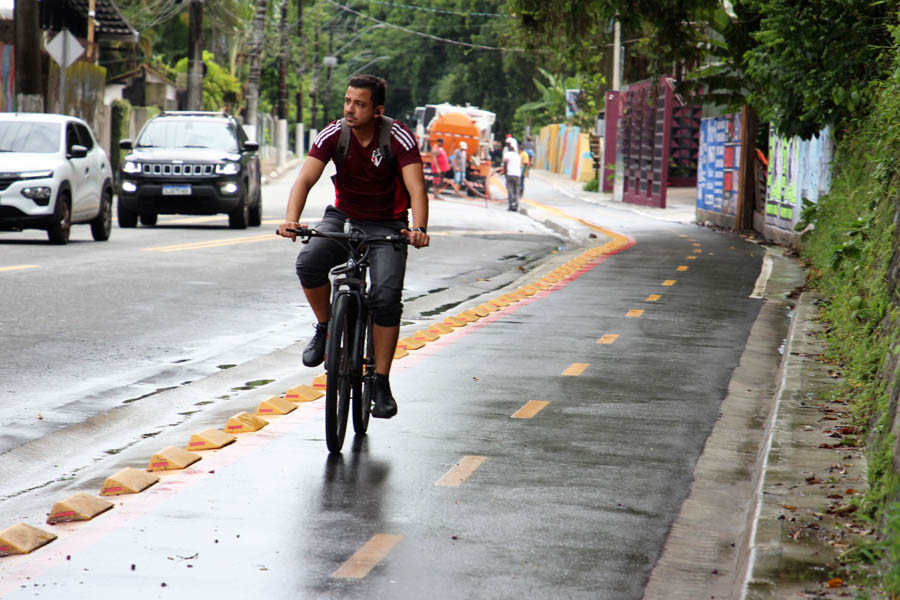 Ciclovia da Av. Tupiniquins é reinaugurada após passar por revitalização em São Vicente