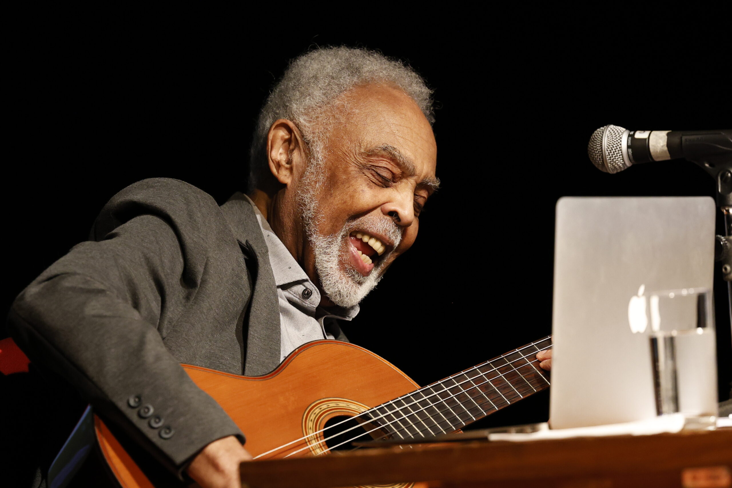 Gilberto Gil encerra última e maior turnê após cantar com Roberto Carlos e em navio