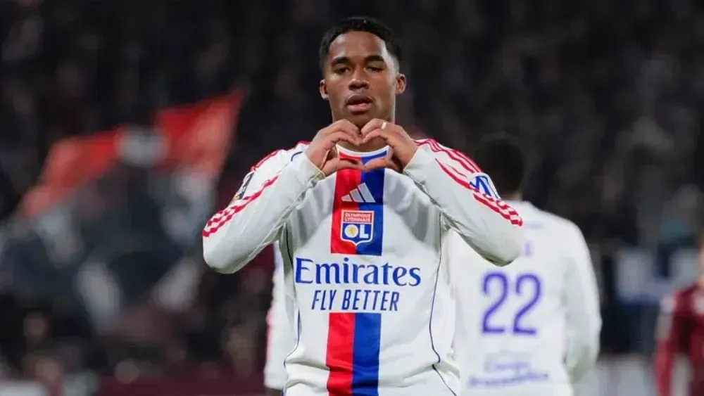 Endrick supera ídolos do Lyon em início, mas fica atrás de Neymar na França