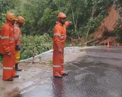 Estrada do Guaraú é interditada após chuva de 176 mm em seis horas em Peruíbe