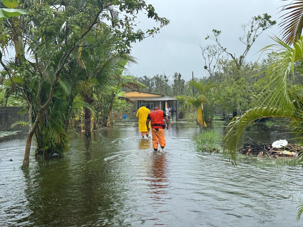 Litoral de SP pode receber em 48 horas chuva prevista para mês inteiro