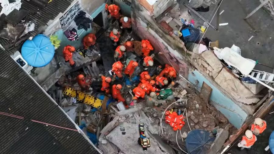 Desabamento no Rio deixa uma mulher morta e feridos