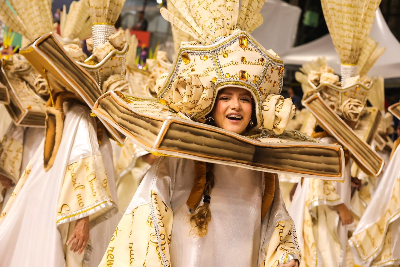 Império da Vila leva a força feminina à passarela com enredo sobre as múltiplas 'Marias'