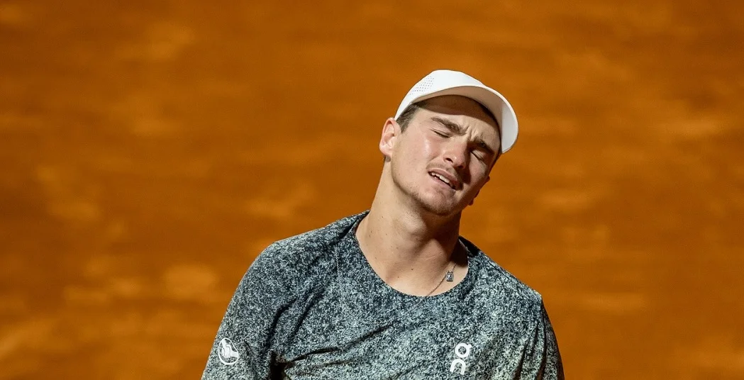 João Fonseca é derrotado por peruano e cai nas oitavas do Rio Open