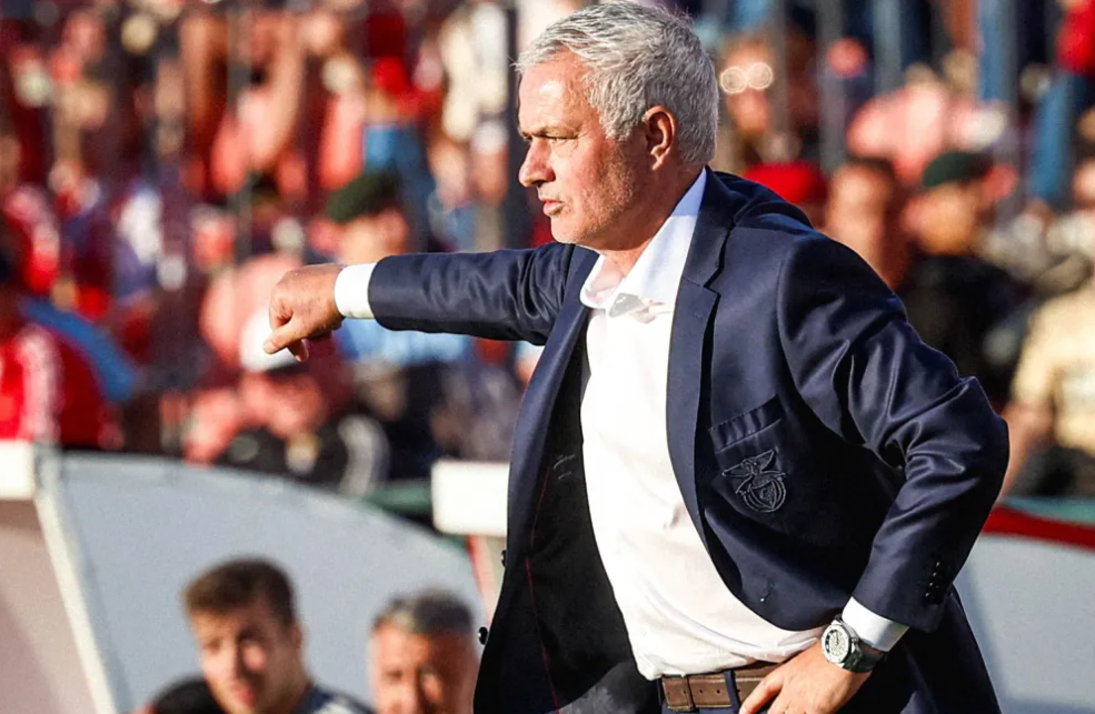 Benfica e Mourinho viram alvo de críticas por reação à acusação de Vinicius Junior