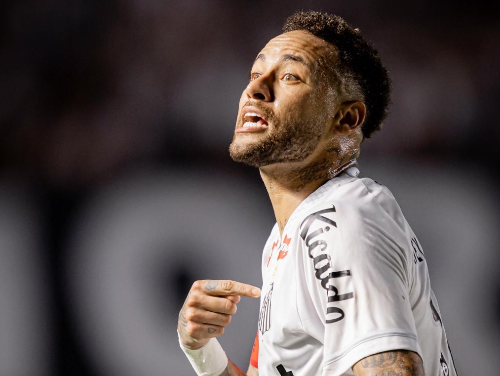 Neymar decide com golaço, Santos bate Vasco e deixa lanterna do Brasileiro