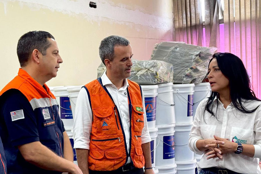 Primeira-dama de SP visita Peruíbe e acompanha envio de ajuda humanitária após fortes chuvas