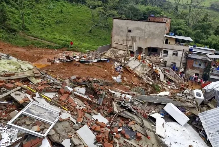 Chega a 68 o número de mortos após chuvas na zona da mata, em Minas Gerais