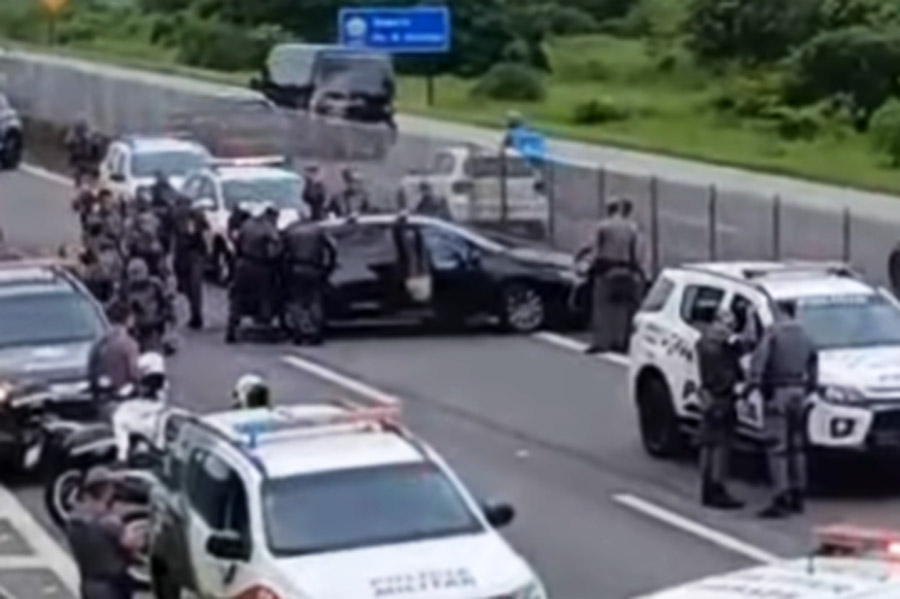 Policial em surto é baleado por PMs durante perseguição na rodovia em Praia Grande