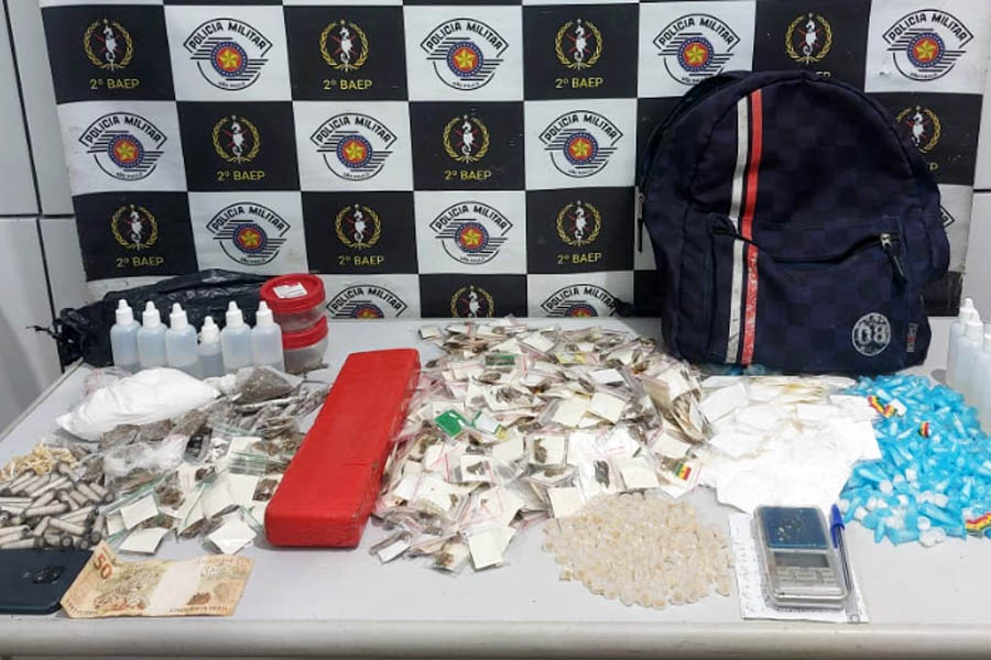 Dupla é presa por tráfico de drogas após tentativa de fuga em Guarujá