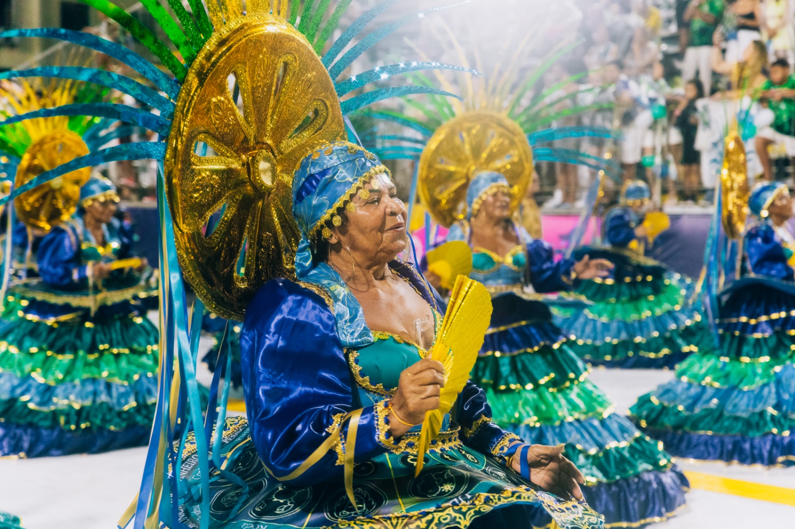 Unidos dos Morros encerra o Carnaval com enredo sobre o jogo do bicho e o ‘jeitinho brasileiro’