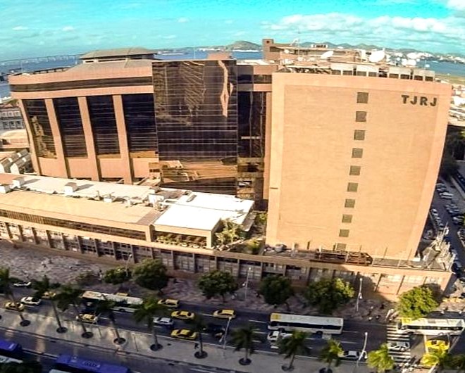 Denúncia não vincula ré a nenhuma das 18 condutas do tráfico e ação é trancada