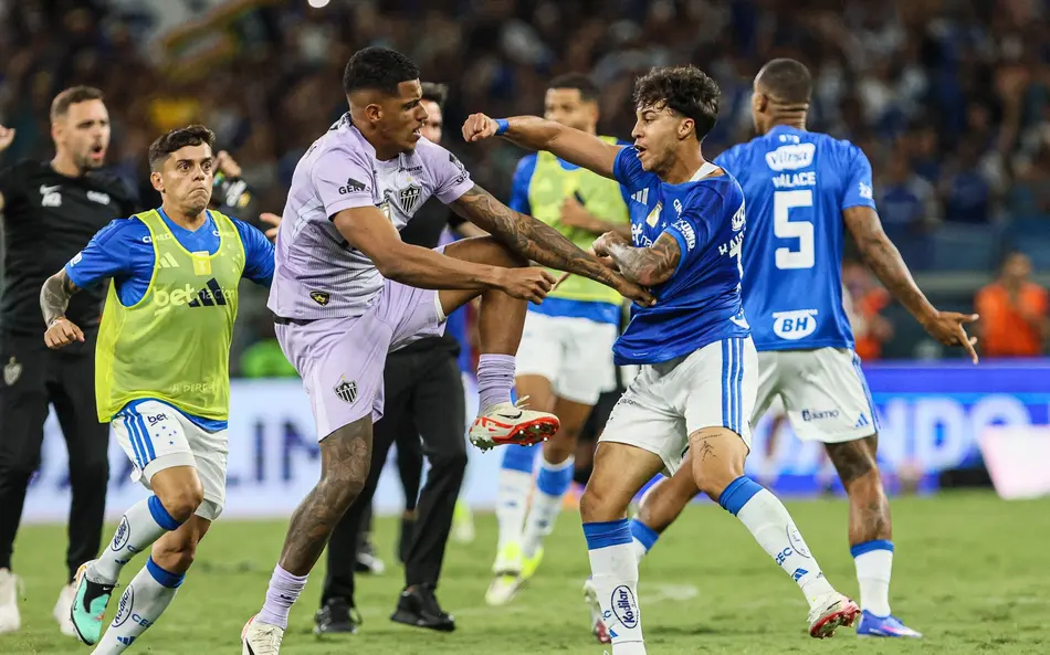 Cruzeiro bate o Atlético e é campeão mineiro em final que termina com briga
