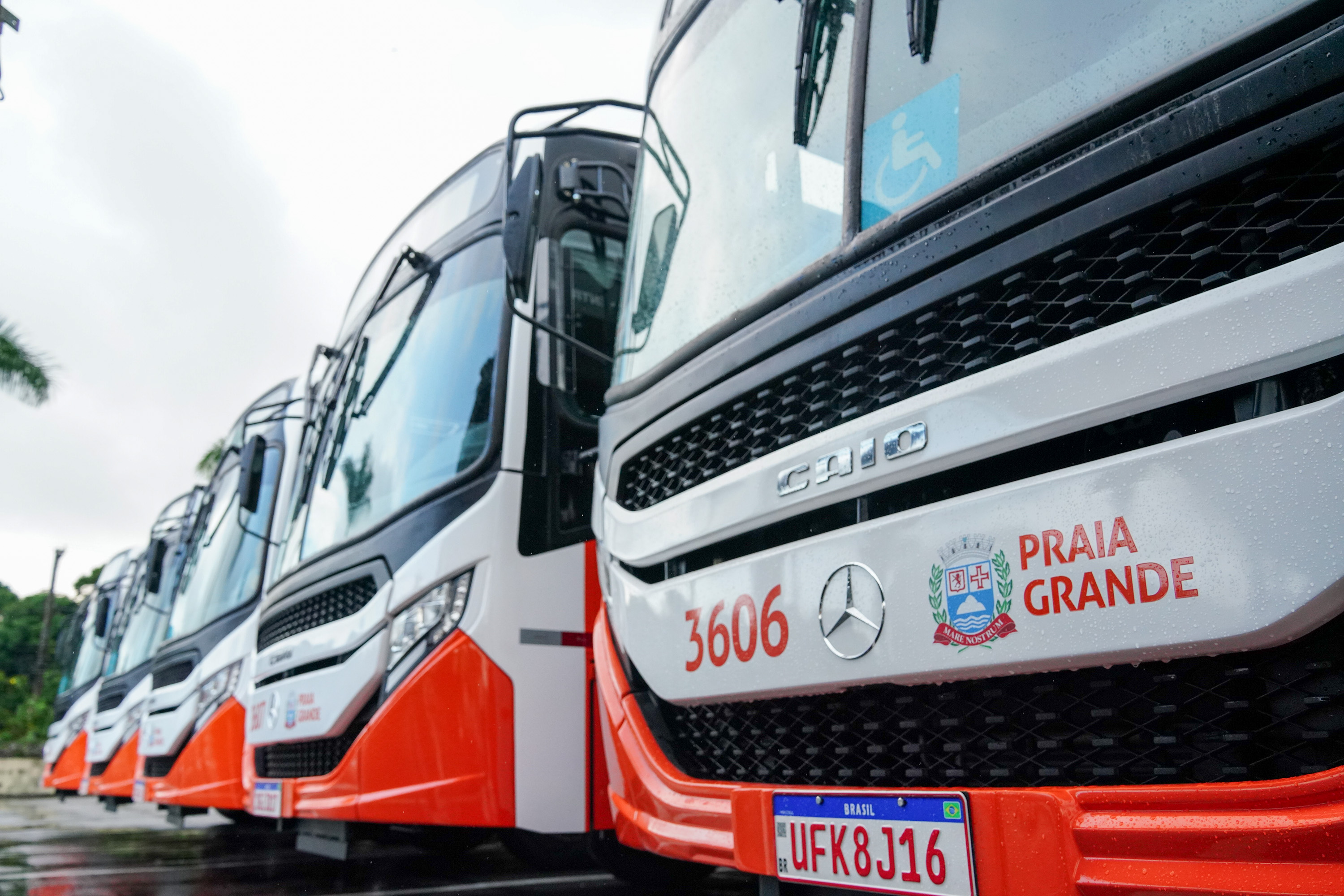 Praia Grande moderniza frota municipal com a entrega de 11 novos ônibus