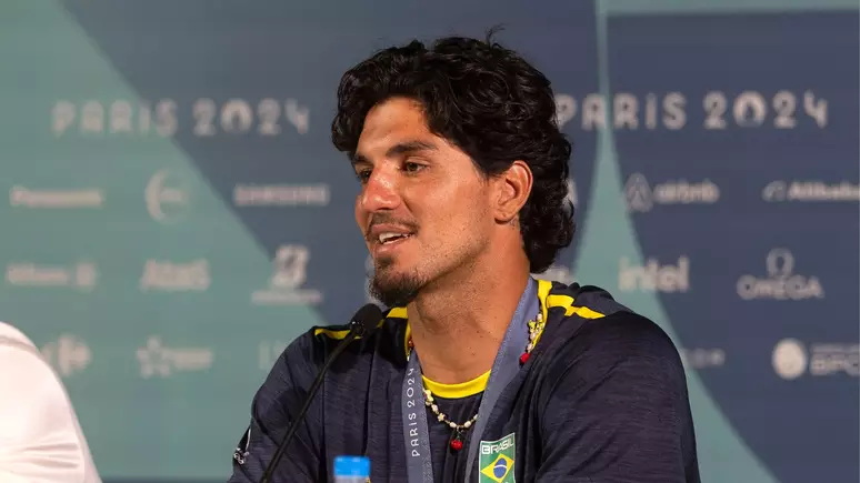 Gabriel Medina terá Adriano de Souza como técnico para Mundial de 2026