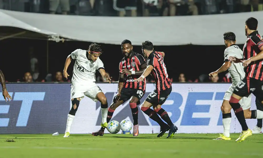 Com homenagem a Wagner Moura, Vitória vence Atlético-MG em casa por 2 a 0