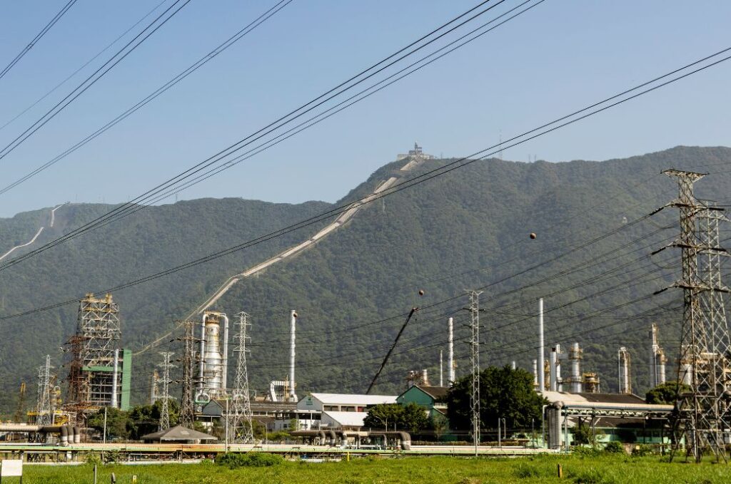 Lei federal amplia redução de impostos para indústria química e fortalece polo de Cubatão