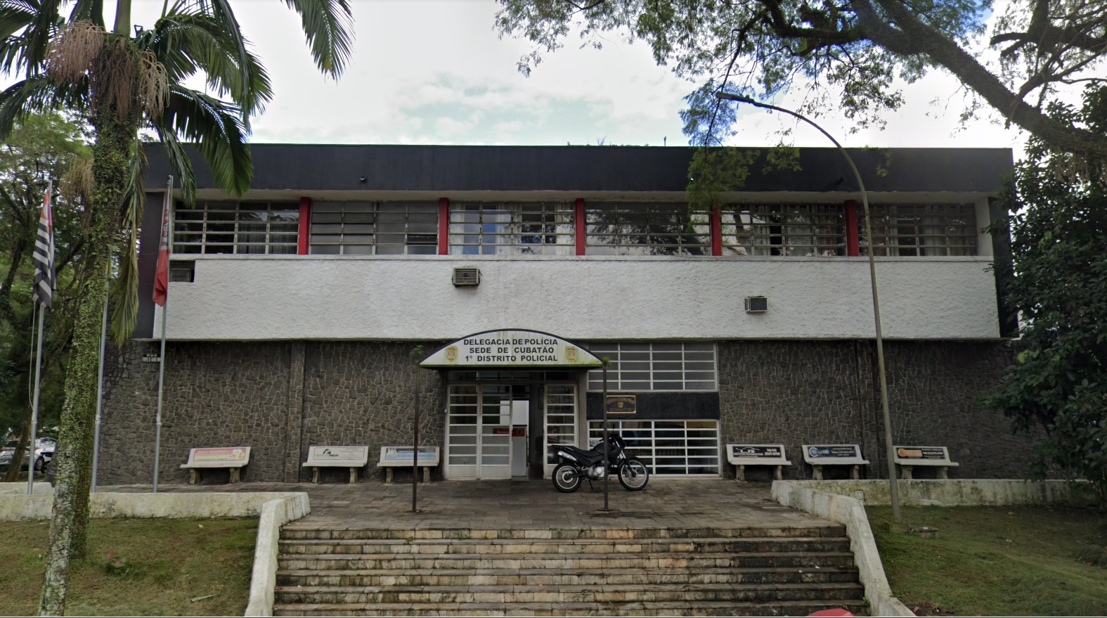 Procurada pela Justiça é presa após discussão em praça de Cubatão