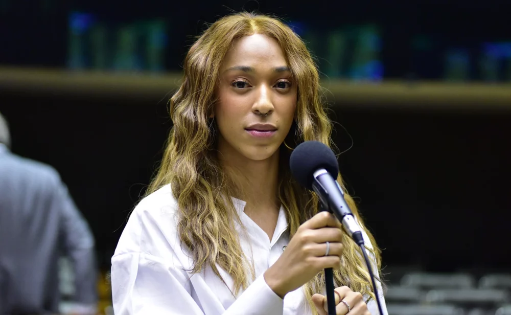 Erika Hilton na Comissão da Mulher expõe racha na esquerda sobre pauta trans