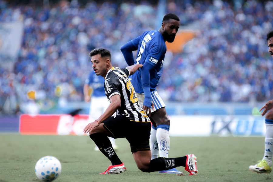 Santos empata com Cruzeiro em jogo marcado por reestreias e gol anulado no fim