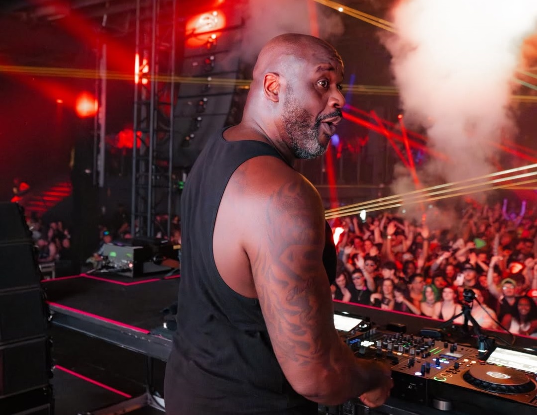 No Brasil para discotecar no Lollapalooza, Shaquille O'Neal dá recado para Neymar