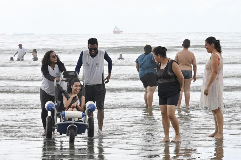 Lei garante acessibilidade permanente nas praias de Santos