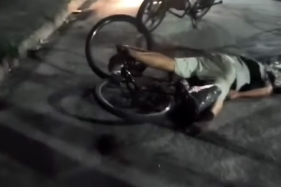 Ciclista sofre traumatismo craniano leve após queda em São Vicente