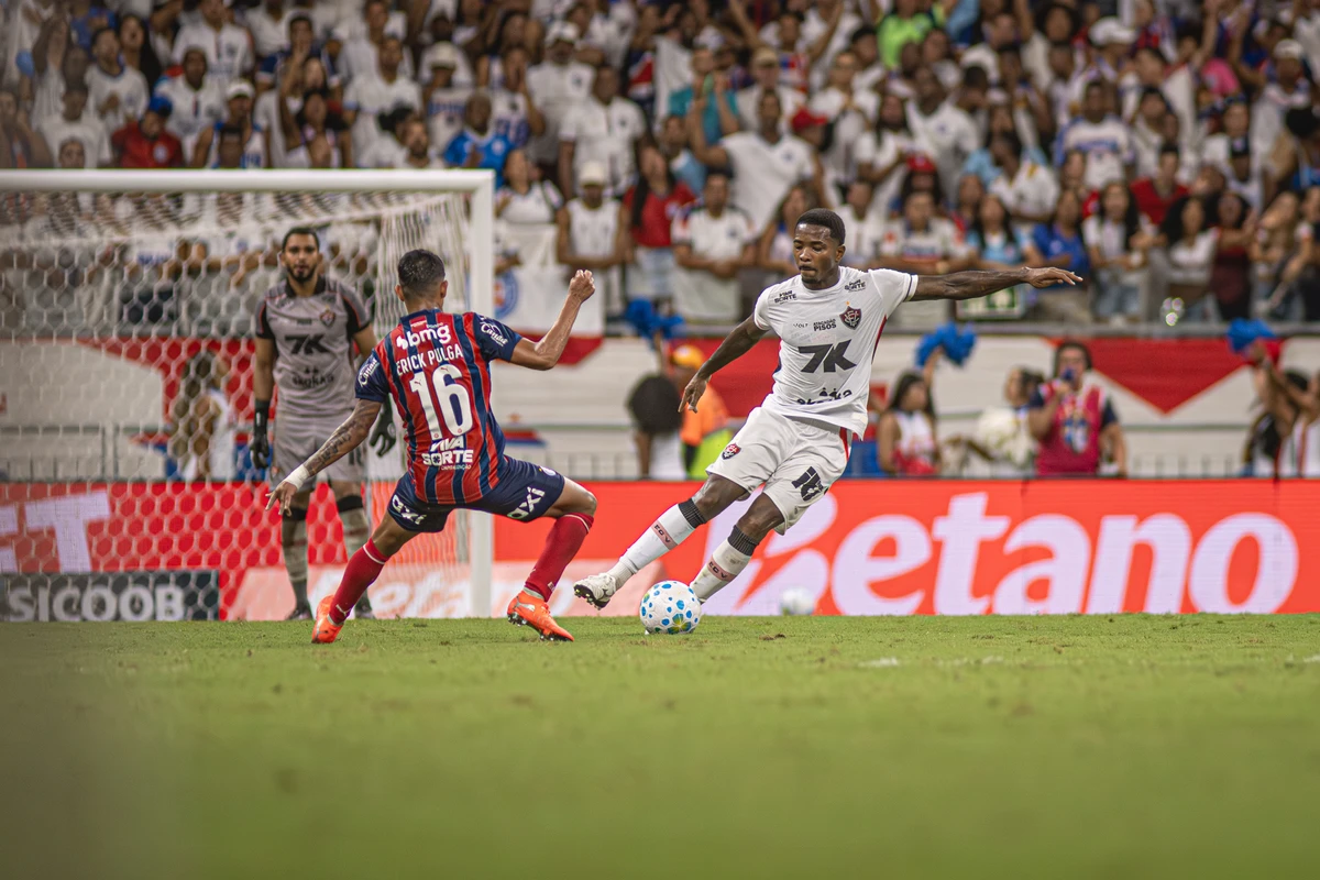 Em noite de golaço, Bahia e Vitória empatam na Fonte Nova pelo Brasileirão