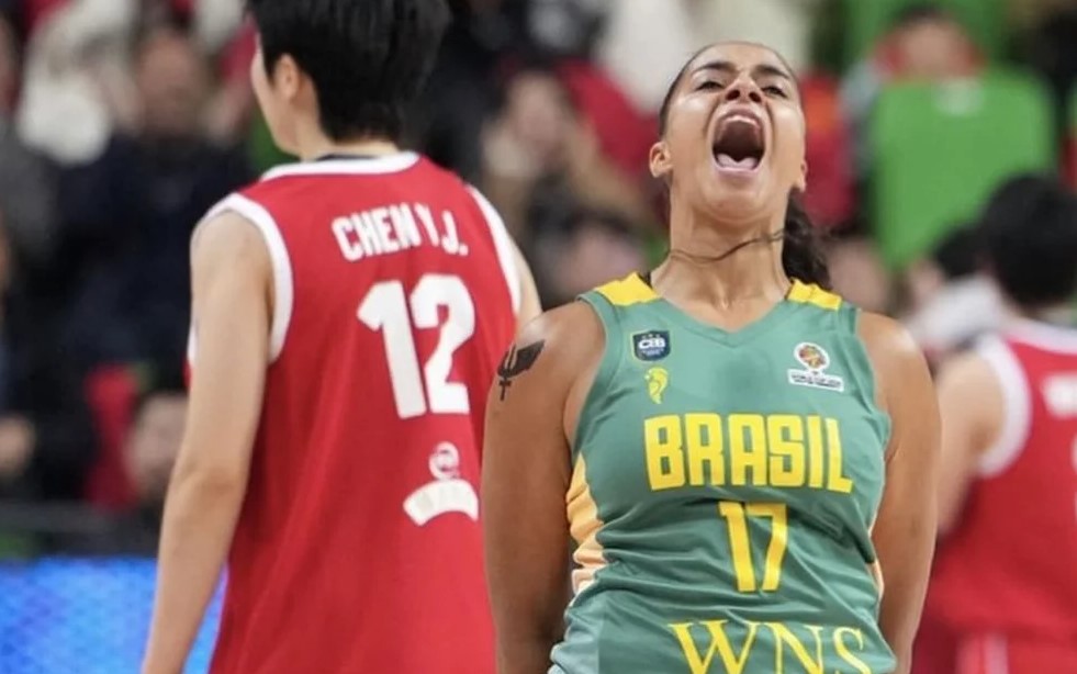 Brasil luta, mas perde para China antes do Pré-Mundial