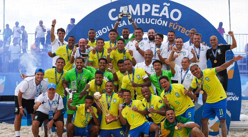 Brasil conquista pentacampeonato da Liga Evolução de beach soccer em Guarujá