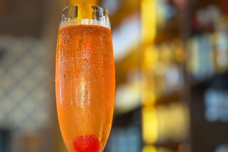 Bares da Baixada Santista fazem ação em homenagem ao Dia Internacional da Mulher com drink cortesia