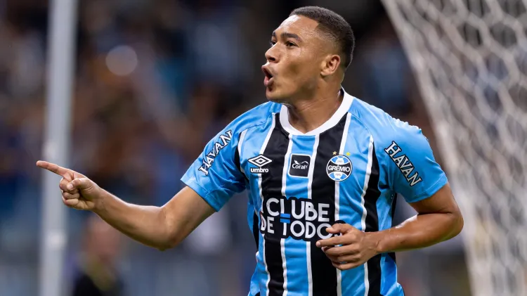 Carlos Vinícius marca para o Grêmio, mas Bragantino empata com golaço