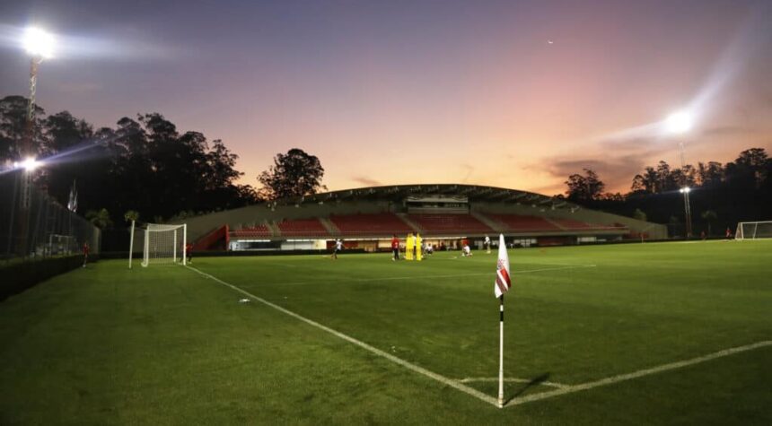 São Paulo demite sobrinho de Belmonte, responsável por gramado de Cotia