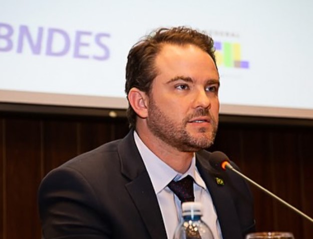 Lula confirma Dario Durigan como ministro da Fazenda: 'É dele que vocês vão cobrar muitas coisas'