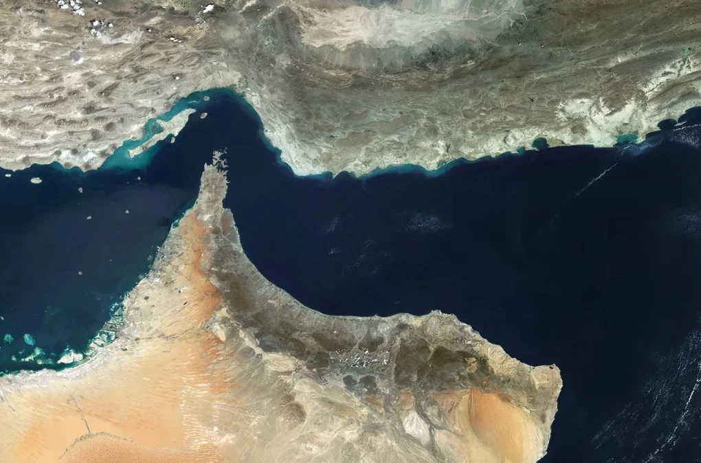 Irã desafia Trump e diz que controla o estreito de Hormuz