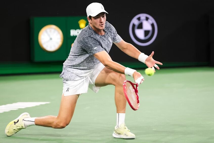 João Fonseca enfrenta Jannik Sinner nesta terça