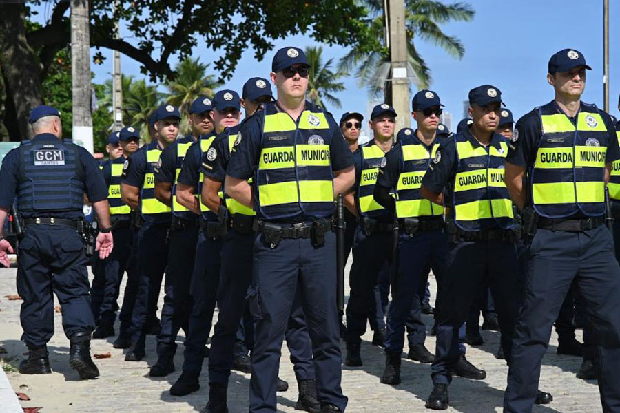 Santos nomeia 50 guardas municipais e aprovados para outros seis cargos