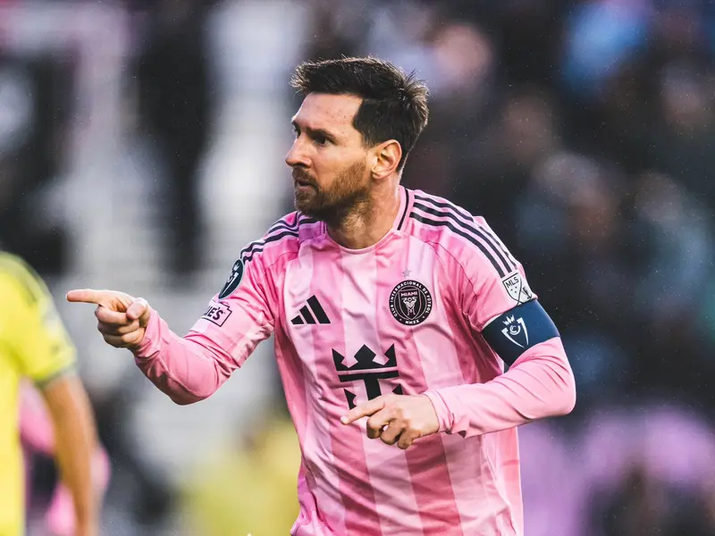 Messi alcança marca de 900 gols na carreira