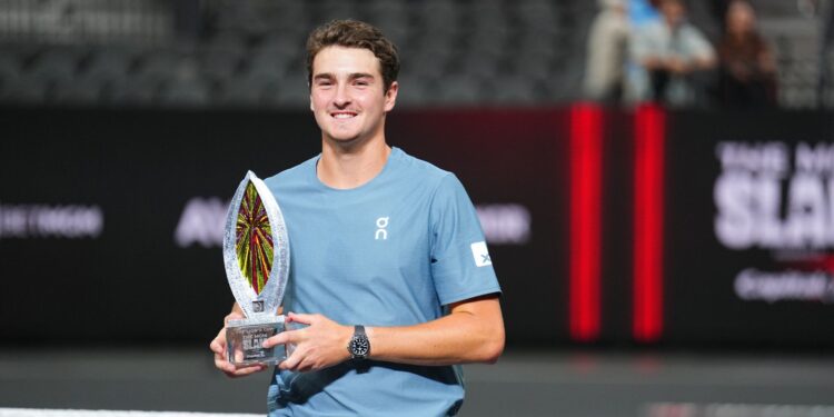 João Fonseca é campeão de torneio-exibição com prêmio de US$ 1 milhão